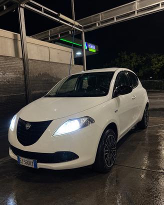 2015 lancia ypsilon