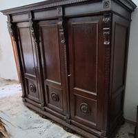 ARMADIO D'EPOCA A 3 ANTE in legno scuro