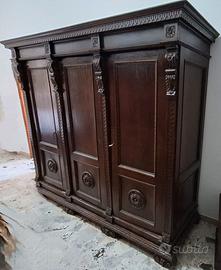 ARMADIO D'EPOCA A 3 ANTE in legno scuro