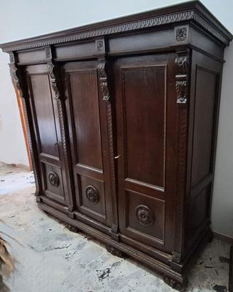 ARMADIO D'EPOCA A 3 ANTE in legno scuro