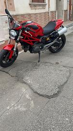 Ducati monster 696