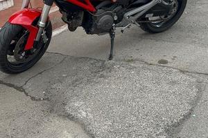 Ducati monster 696