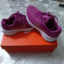scarpe d'atletica nuove 