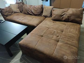 divano artigianale color tabacco