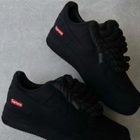 air force 1 nere x supreme con lacci grossi.