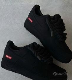 air force 1 nere x supreme con lacci grossi.