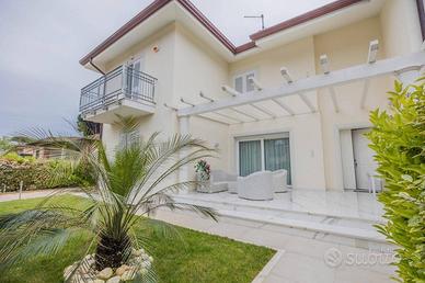 Pietrasanta - Villa di nuova costruzione sul mare