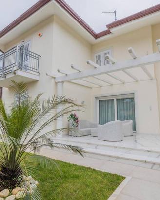 Pietrasanta - Villa di nuova costruzione sul mare