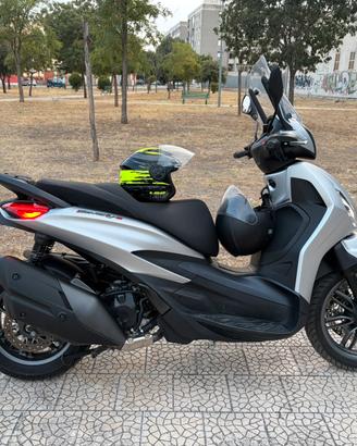 Scouter Piaggio Beverly 400s