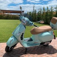 Vespa 300GTS anniversario
