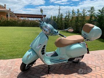 Vespa 300GTS anniversario