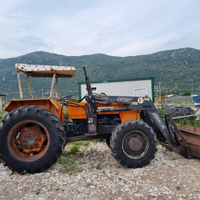 Trattore con pala OM 850 dt