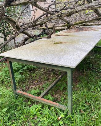 TAVOLO IN MARMO CON STRUTTURA IN FERRO