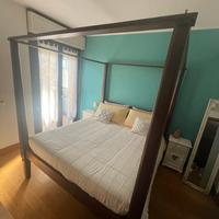 Letto a baldacchino in legno