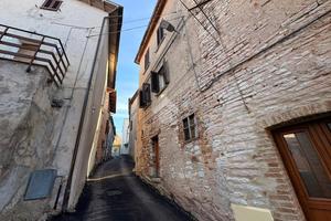 3 LOCALI A GUALDO TADINO
