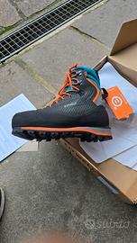 Scarpone trekking antinfortunistica antitaglio