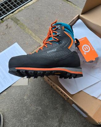 Scarpone trekking antinfortunistica antitaglio