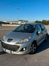 Peugeot 207 1.4 HDi 68cv neopantentati full