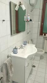 Mobiletto bagno con specchio