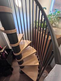 Scala a chiocciola come nuova