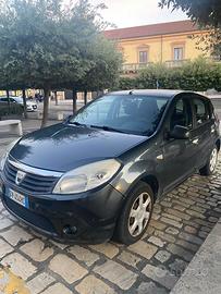 Macchina dacia