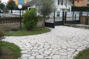 A Maggio CON GIARDINO IND. a Lido Scacchi -458-