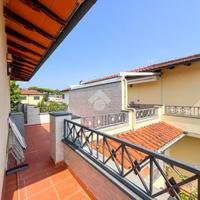 VILLA A SCHIERA A MONTIGNOSO