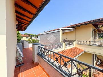 VILLA A SCHIERA A MONTIGNOSO