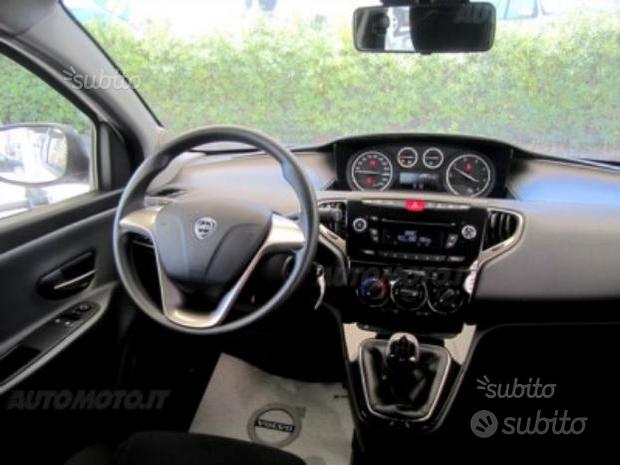 Lancia Ypsilon 2016 1.3 multijet