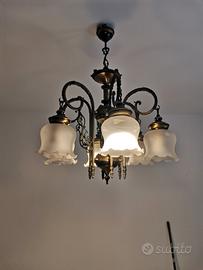 2 lampadai 5 luci l'altro 3 lici e die allpliche c