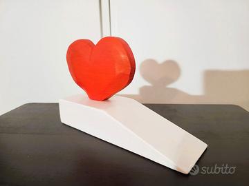 Cuneo fermaporta Shabby in legno bianco e rosso.