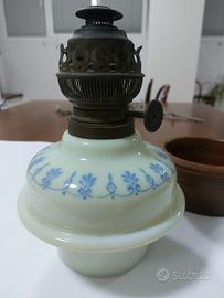 lampada a petrolio vintage