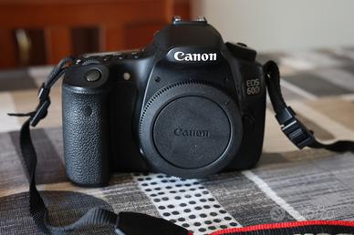 Canon EOS 60D - Solo 700 Scatti - Pari al Nuovo + 