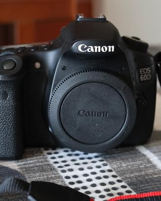 Canon EOS 60D - Solo 700 Scatti - Pari al Nuovo + 