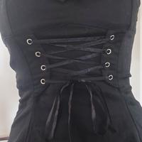 Abito gotico o rockabilly