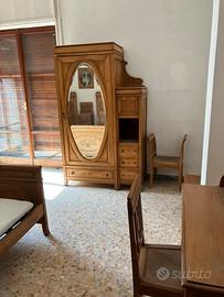 Camera da letto d’epoca in legno massello