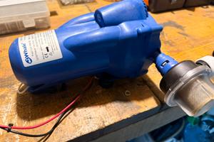 Pompa acqua automatica Whale watermaster 12v