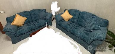 Coppia di Divani identici