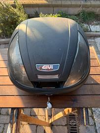 Bauletto givi per moto e scooter