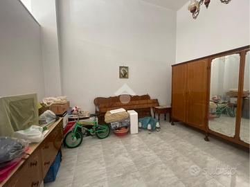 MONOLOCALE A TRANI