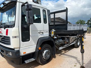 Camion gru e ribartabile