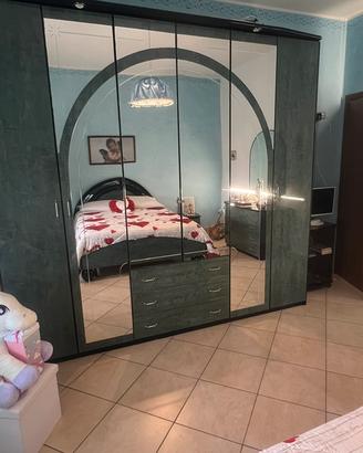 Camera da letto ,tavolino porta tv.