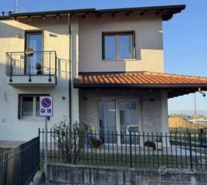 Villa di 198 m² con 4 locali e box auto a San Giov