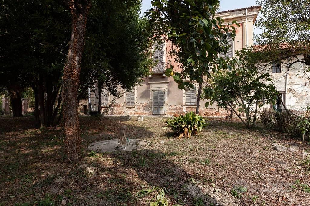 Rustico / Casale di 950 m² con più di 5 locali a R - Vista 4