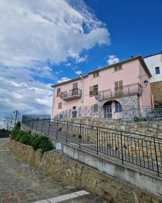 Casa su due piani con 2 appartamenti