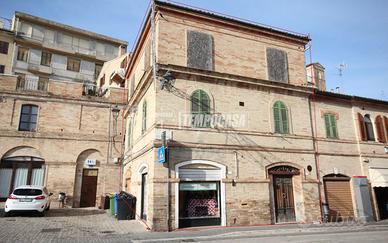 CASA CIELO TERRA DI TESTA DA RIMODERNARE