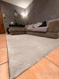 Tappeto pelo corto grigio chiaro