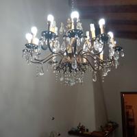 lampadario con gocce in cristallo