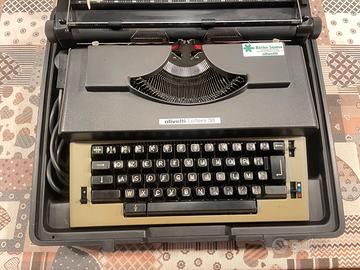 Macchina da scrivere elettrica olivetti lettera 38