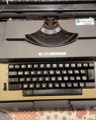 Macchina da scrivere elettrica olivetti lettera 38
